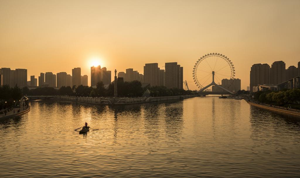 Four Seasons Hotel Tianjin Exterior photo